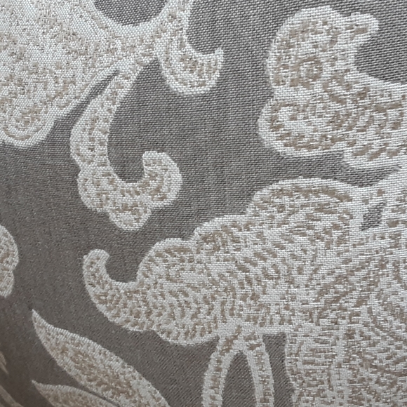 Sunbrella pair of throw pillows - Picture 8 of 8